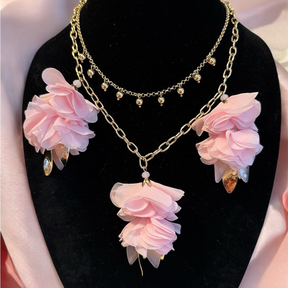 LILLY PULITZER CASCADING PETALS- PINK TROPICS STATEMENT Necklace